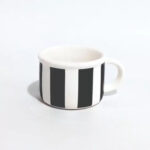 Taza Cerámica Tipo Jarro Bajo Blanco - Rayas